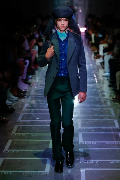 Look 49